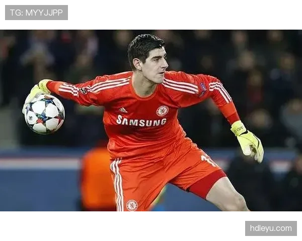 库尔图瓦：从草根崛起的门神，用坚韧铸就绿茵荣耀