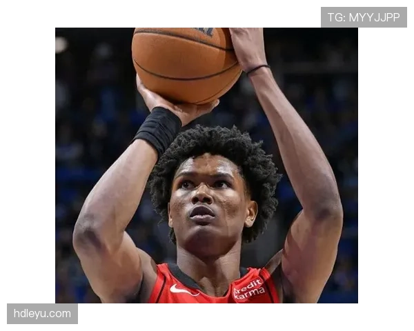 利兹联中路渗透战术成效显著，攻守均衡助力球队稳步提升